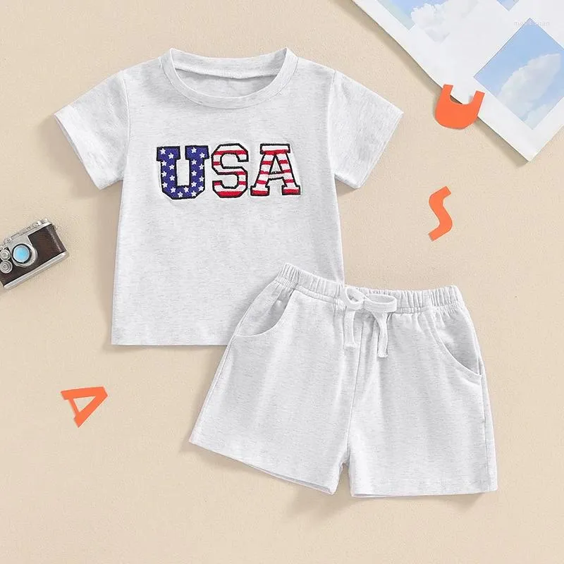 Kledingsets Independence Day Baby Boys Set Letter Borduurwerk korte mouw tops met massieve kleuren shorts zomer outfits