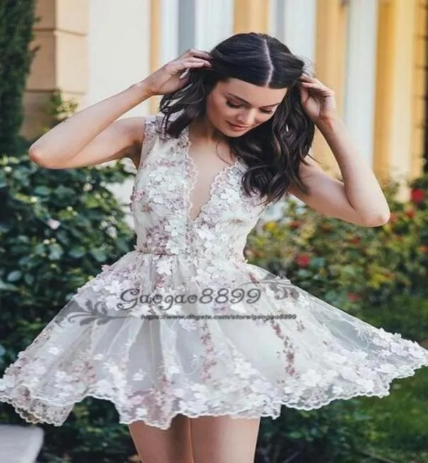 Vestidos de regresso a casa curtos de pescoço V Sexy 2019 Aline Chic 3D Floral Lace Graduação Vestidos de coquetel personalizados Tule barato Saudi Prom 5806950