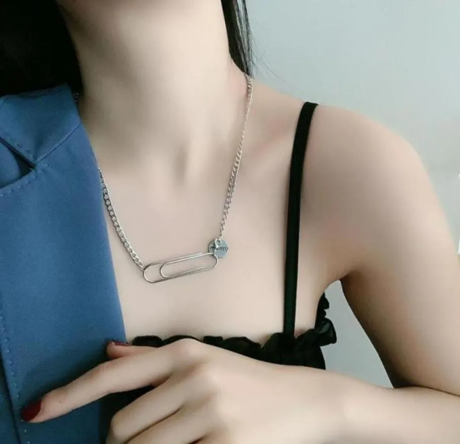 Hello Miss Miss Pin Necklace Chic Niche Paper Clip Retro Creative Clavicle Chain Women039s Cowelry Necklaces a ciondolo 9876520