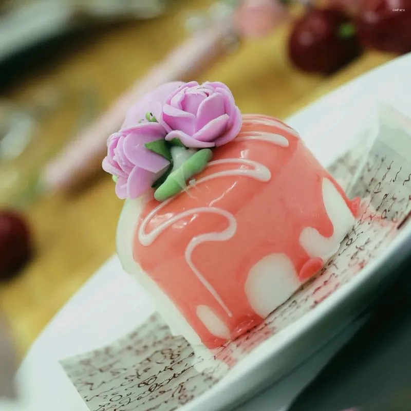 Flores decorativas 6pcs/lote decoração de decoração artesanato miniaturas PU simulação simulação em forma de coração Creme de bolo de frutas Flidel