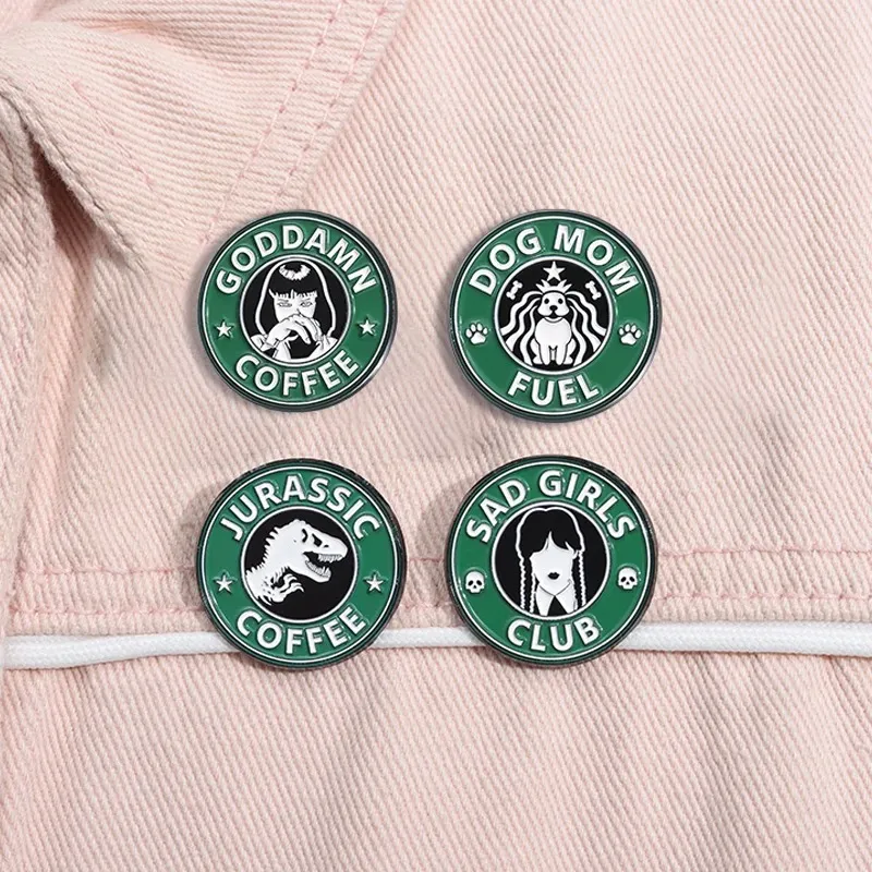 Dinosaur Coffee Emamel Pin Dog Mom Buel Sad Girls Club Round Brooches Lapel ryggsäck Badge SMyckespresent till vänner