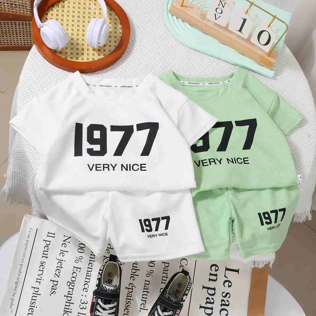 Vêtements Ensembles d'été Baby Boy Clothes Set Children Girls Letter Tshirt and Short 2 Pieds Suit Kid Short Sleeve Top Bottom Outfits Contrôle T240415