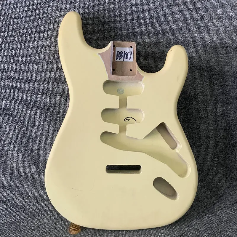 Guitar DB187 ST Electric Guitar Oavslutade 6 strängar Elektriska gitarrkropp SSSSSH Pickups för DIY med skador