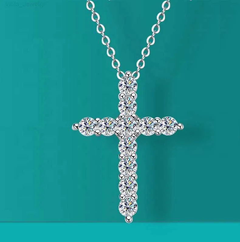 Partihandel Brilliant Real 925 Sterling Silver Bästa gåva för kvinnor GRA VVS Diamond Moissanite Cross Pendant Halsband Fina smycken
