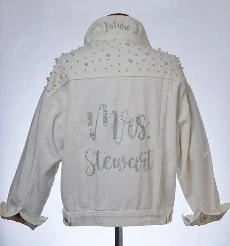 Bride to Be Personalized White Pearl Denim Jacket Bachelorette Wedding Gifts Customized Name Bridesmaid Dressing Gown Jean Coats 240415