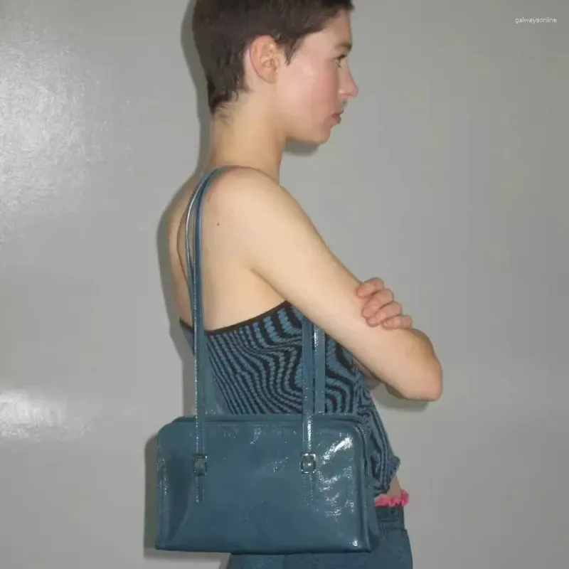 女性用のパロマウールシングルショルダーレザーメッセンジャー