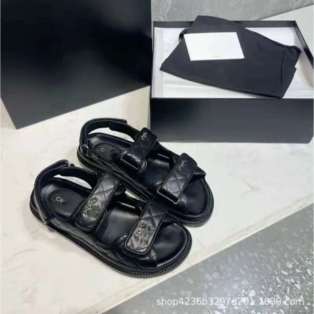 24ss Designer Chanells Channelshoes Shoe High Version 2022 Nouveau xiaoxiang Velcro Sandales avec orteils exposés Soule plate Sole Diamond Grille en cuir authentique Sole épaisse C