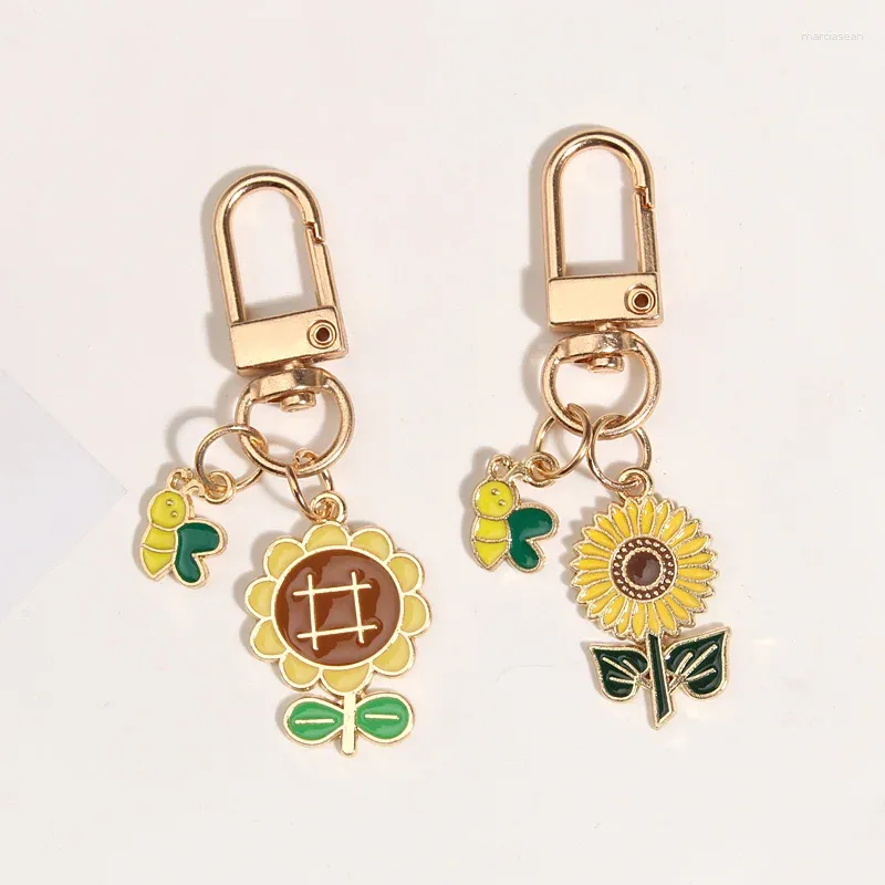 Keychains Cute Enamel Keychain Sunflower Honeybee Key Ring Garden Chains Friendship Gifts For Women Men DIY Handmade Simple Jewelry