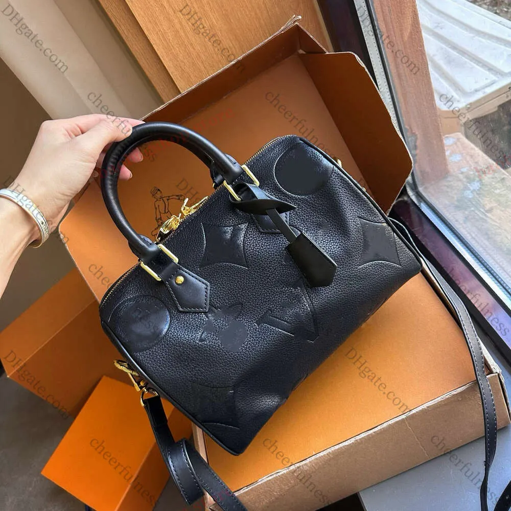 Designer totes väska mode kvinnor mjuk läder crossbody axel väskor nya kuddpåse ladys flera färger utomhus reser lyx mini totes väska handväskor gåvor