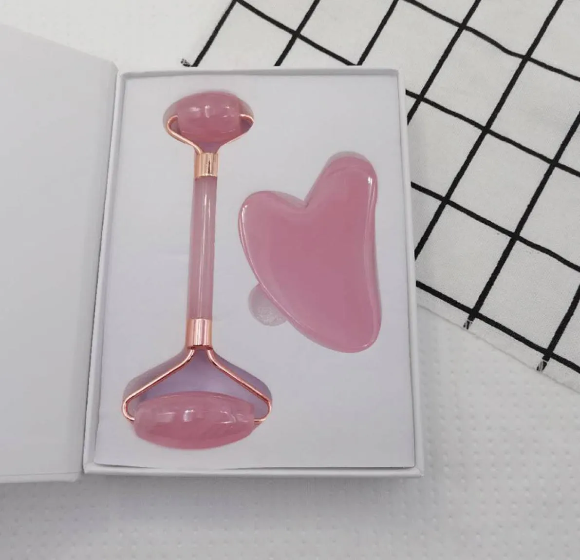 Massage Harz Face Roller Rose Gua Sha Gesichtswalzen Stein Augen Schlanker Schaber Kosmetische Hautpflegemittel Beauty Beauty Tool mit Geschenkbox Set3922474