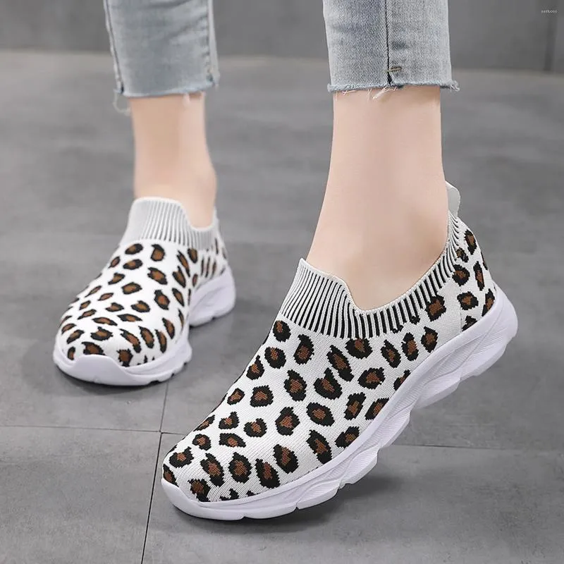 Sapatos casuais tênis femininos que andam malha plana impressão de leopardo fofo fofo fofo confortável tênis leve e leve para mulheres