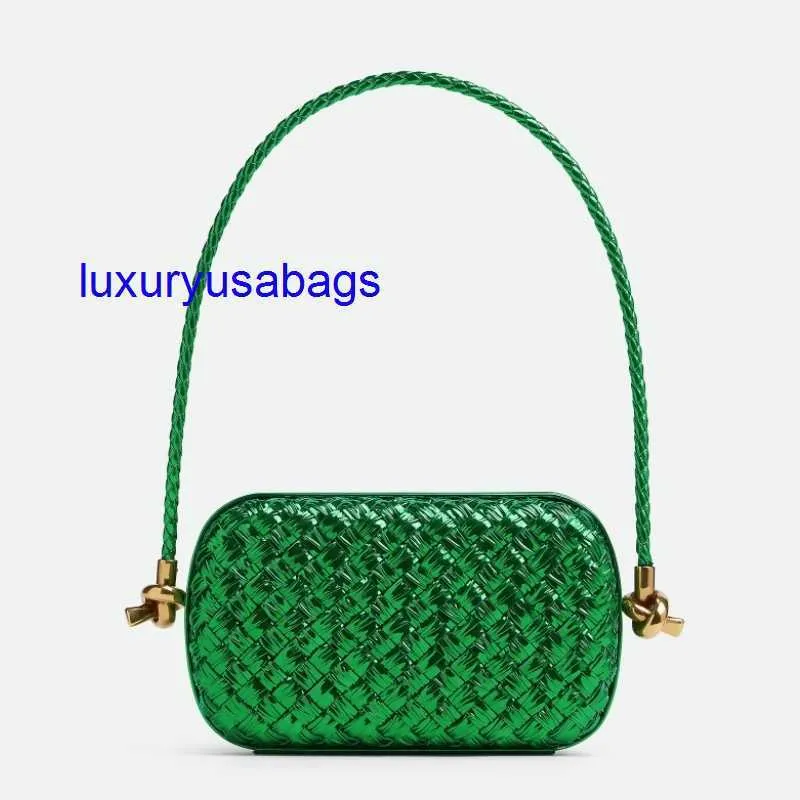 Womens Knot With Strap Minaudiere Clutch BotegaVeneta Padded Intreccio Leather Minaudiere With Cross-body Leather Braided Strap Metallic Knot Closure P2PH