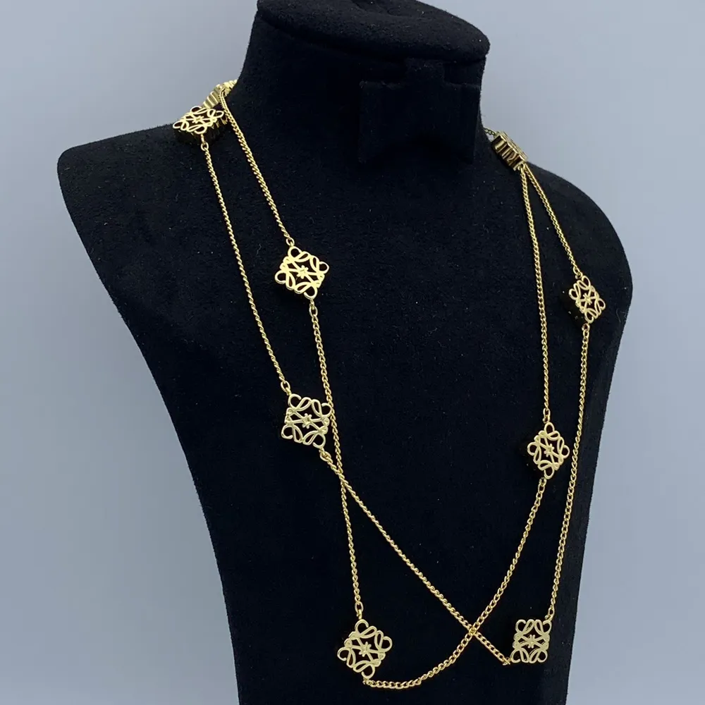 Nouveaux colliers de pendentif de mode classiques pour femmes Collier de médaillon de feuilles de feuilles élégantes