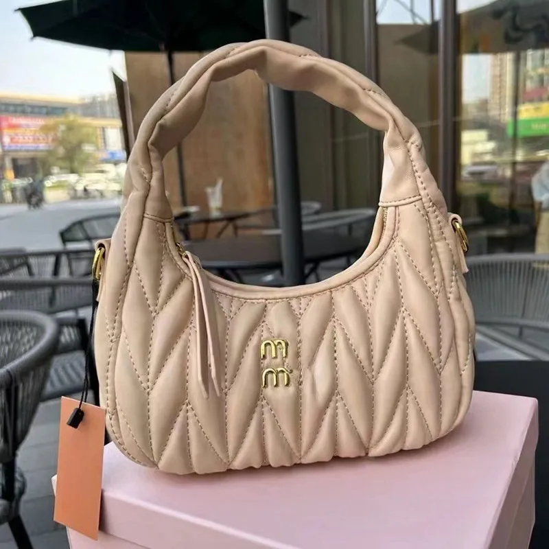 Mode fast färg kvinnor crossbody designer lyx tote handväskor halv måne resekopp