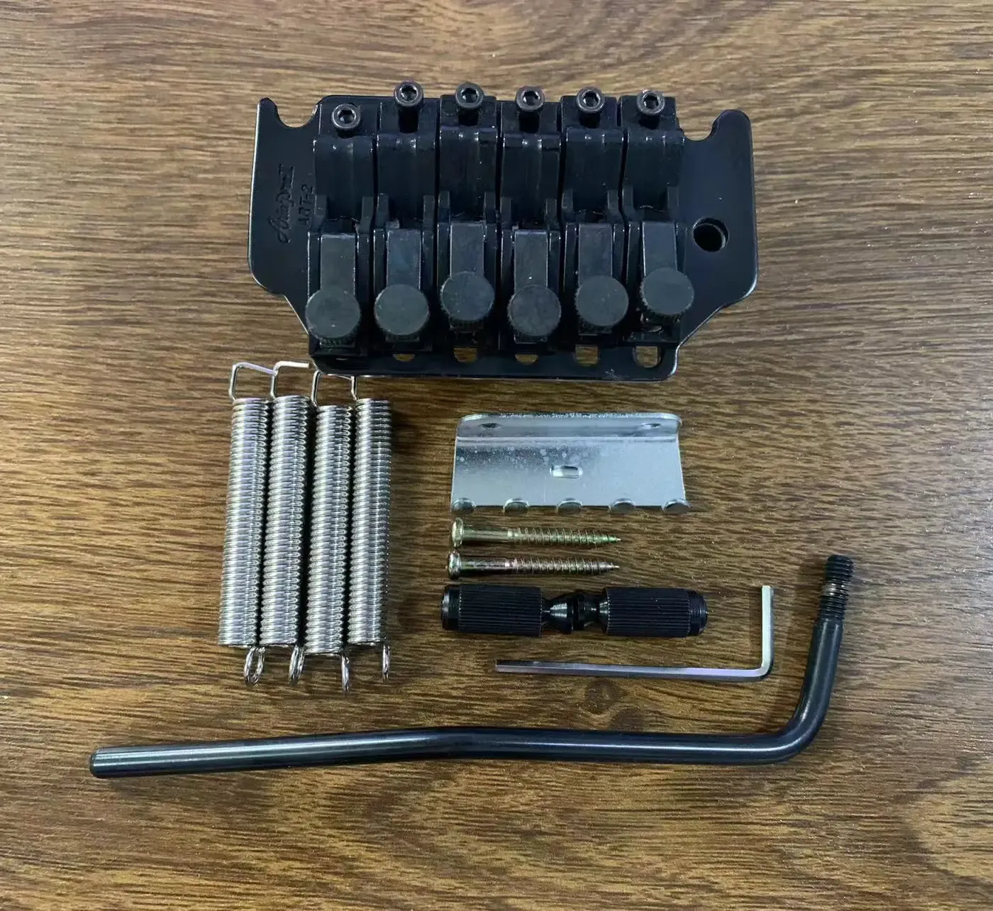 Гитарный оригинальный ARIA Pro II Гитара Tremolo System System Bridge (не полный новый) для электрогитарного аксессуарматта черного цвета в скидке на скидку