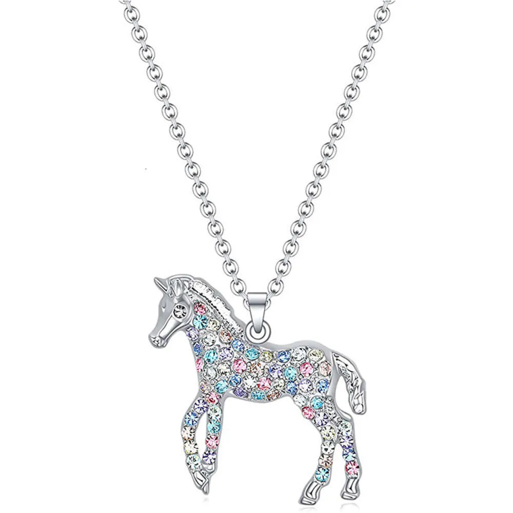 Kinesisk stil Rainbow Horse Pendant Necklace Tungsten Power Halsband för män