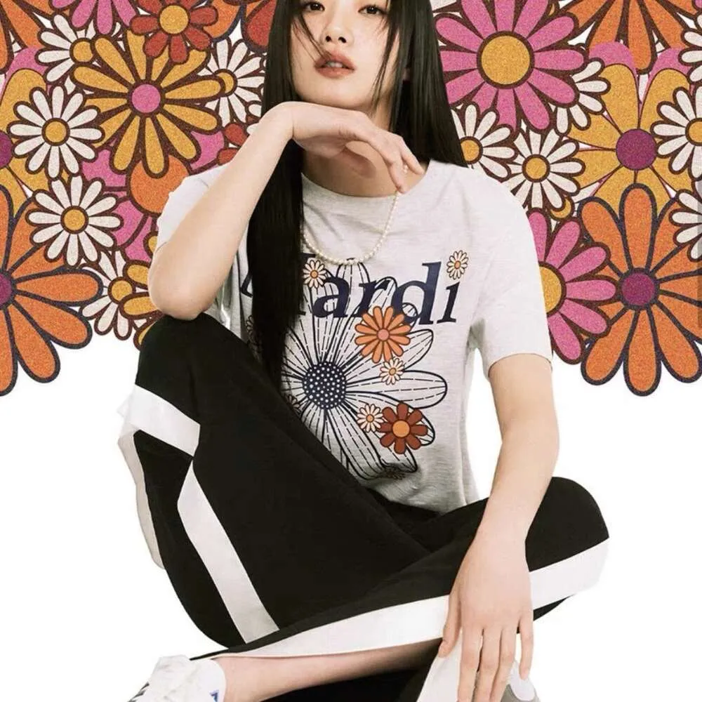 Yaz Koreli Tasarımcı Kim Tak Yin Aynı küçük papatya çiçek baskılı sosis köpek tişört