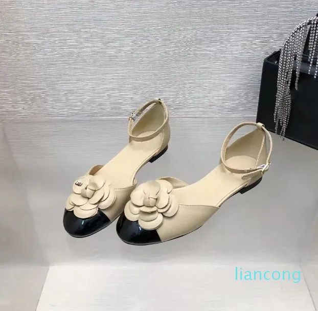 2024 Chaussures vestimentaires Formes de talons de talon Forme Sandales Ballet Plat avec boîte