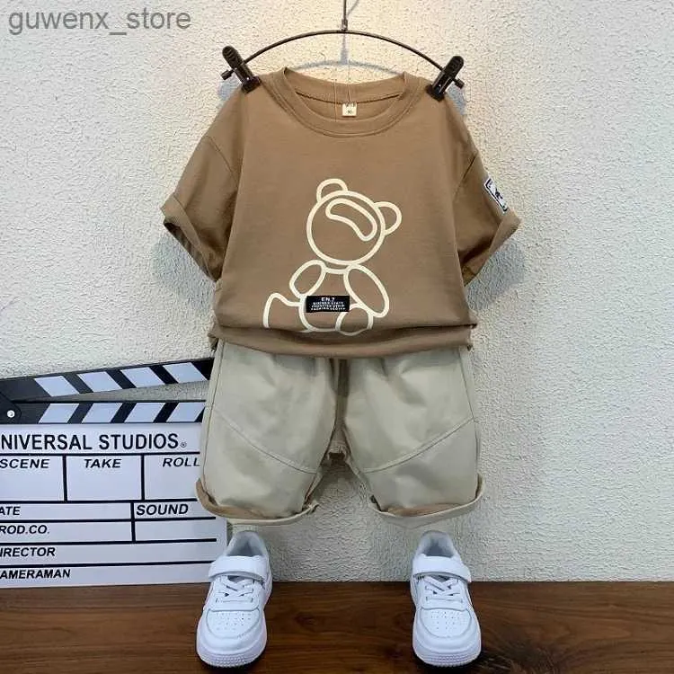 Zestawy odzieży Summer Korean Baby Boys Zestaw odzieży moda bawełniane dziewczynki krótkie t-shirt swobodny zestaw Y240415