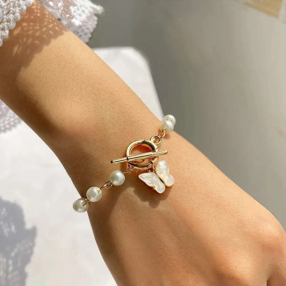 Japanse en Koreaanse super onsterfelijke hanger vrouwelijke Instagram populaire veelzijdige Pearl Simple Butterfly Student Bracelet Sieraden HZS2013