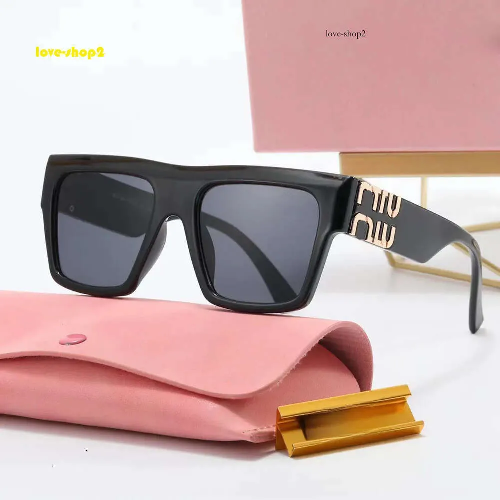 Nouveau printemps M Home Mui Street Shot minimaliste Classic Sunglasses Winschields Lettre les jambes Big Square Frame avec cas 874