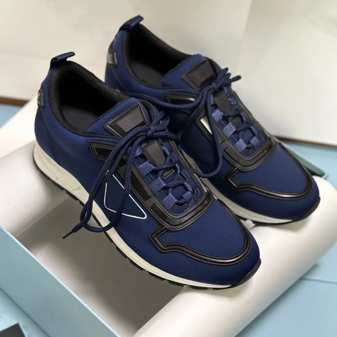 Spot Goods Goods Novo designer de moda Sapatos casuais azuis escuros de alta qualidade para homens e mulheres Amarre a ventilação Ventilate Comfort Anti deslize todos os esportes dd P Snug