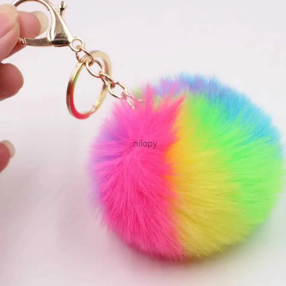 Keychains Lanyards Faux Rabbit Päls Rainbow Ball Pom Keychain för bilnyckelring Telefonhandväska Charm Tote Pendant