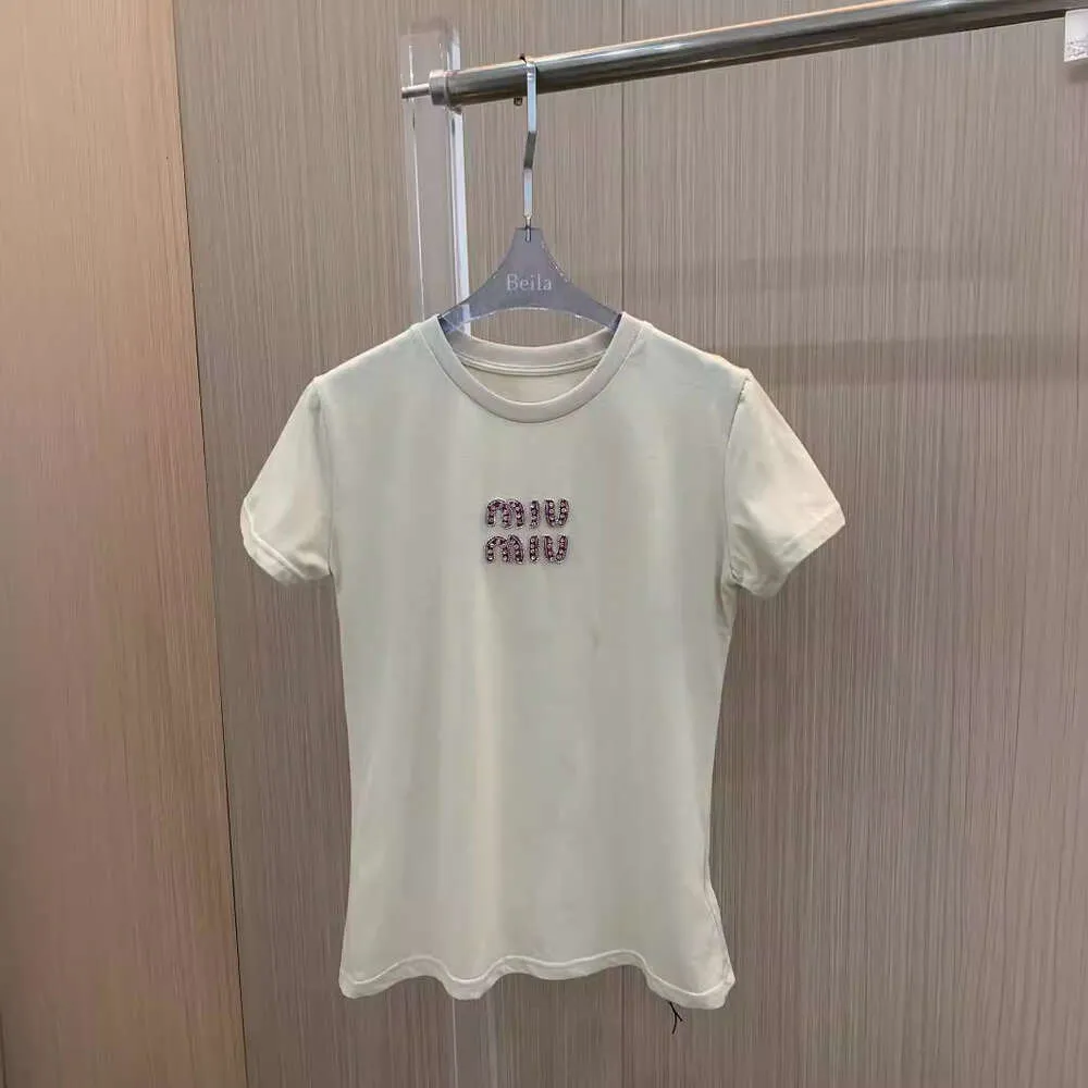 MI24 İlkbahar/Yaz Nazik Stili Mektup Tırnak Pırlanta Dekorasyon Yaşı Çok yönlü kısa kollu tişört