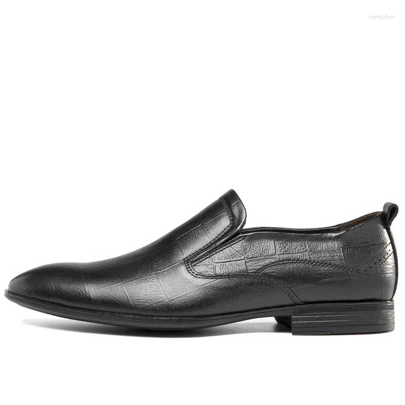 Sapatos casuais Men de couro genuíno 2024 deslize em mocassins formais mocassins Male preto italiano plus size 37-50