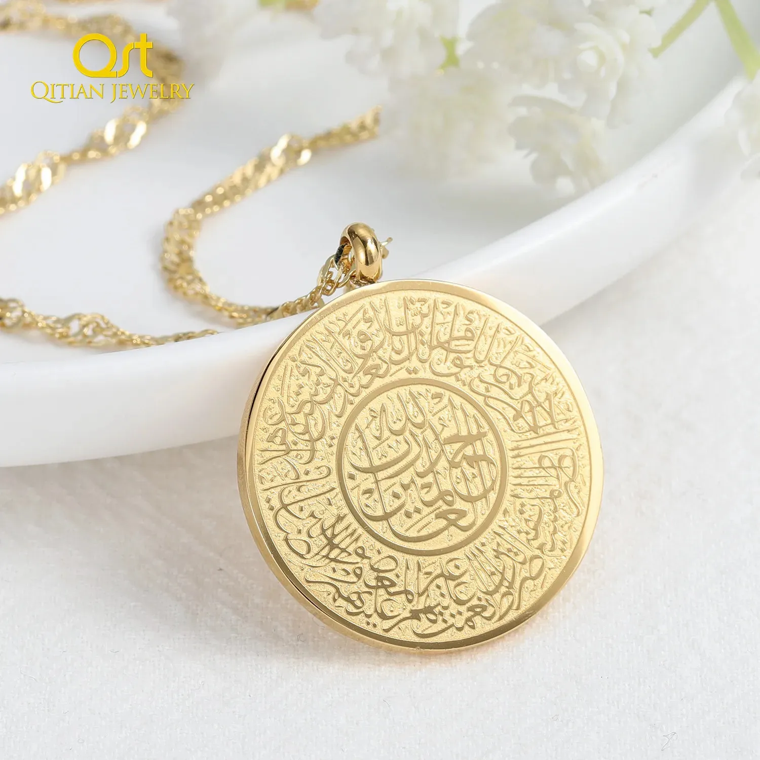 Colliers Gold Surat al-Fatiha pour femmes Personnalisés Islamic Calligraphie Quran Cadeaux en acier inoxydable bijoux de pendentif musulman 240410