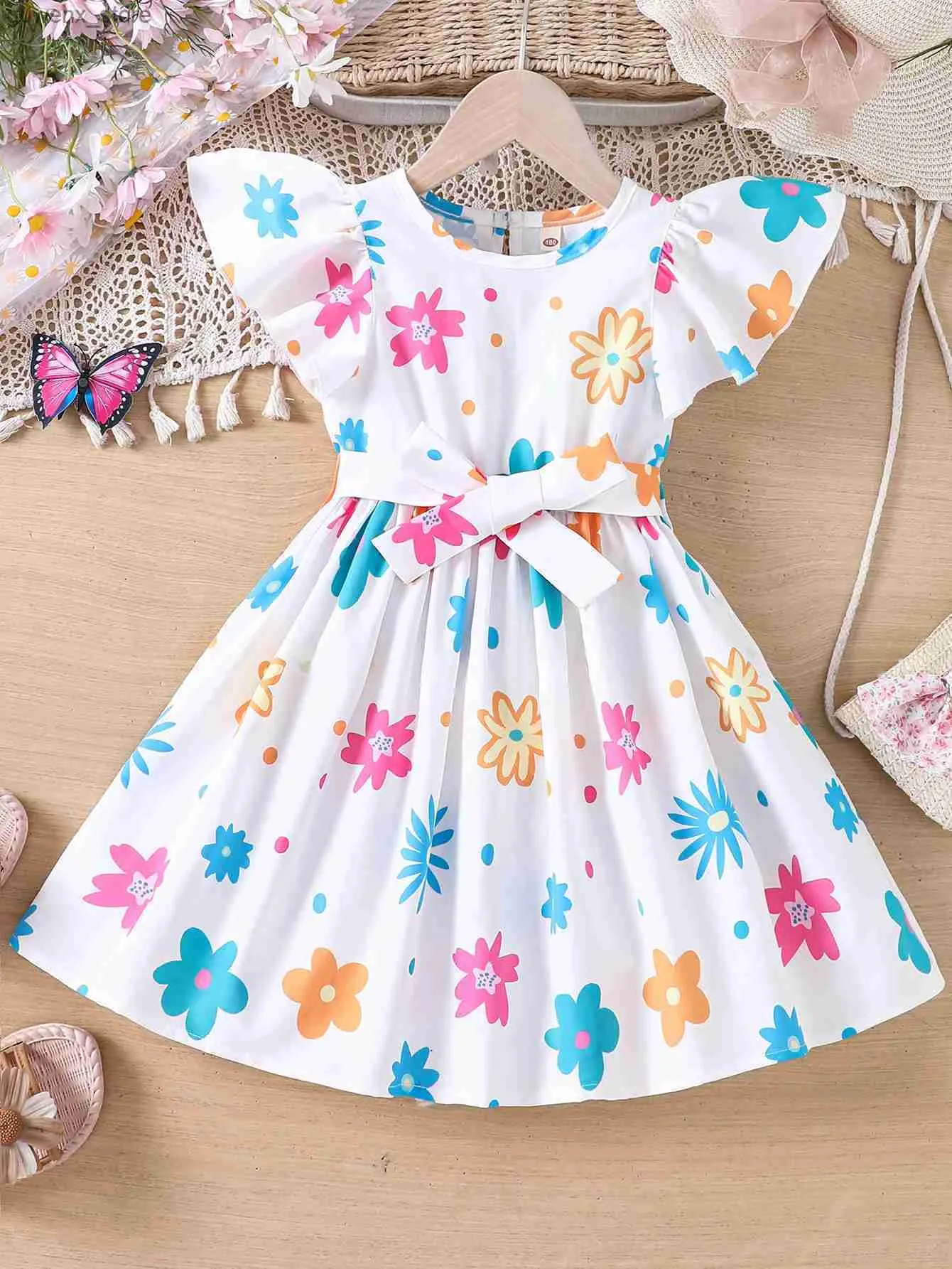 Robes de fille filles Nouveau été de vacances décontractées d'été Robe florale imprimée complète + petite manche volante fleur colorée jupe décontractée y240415