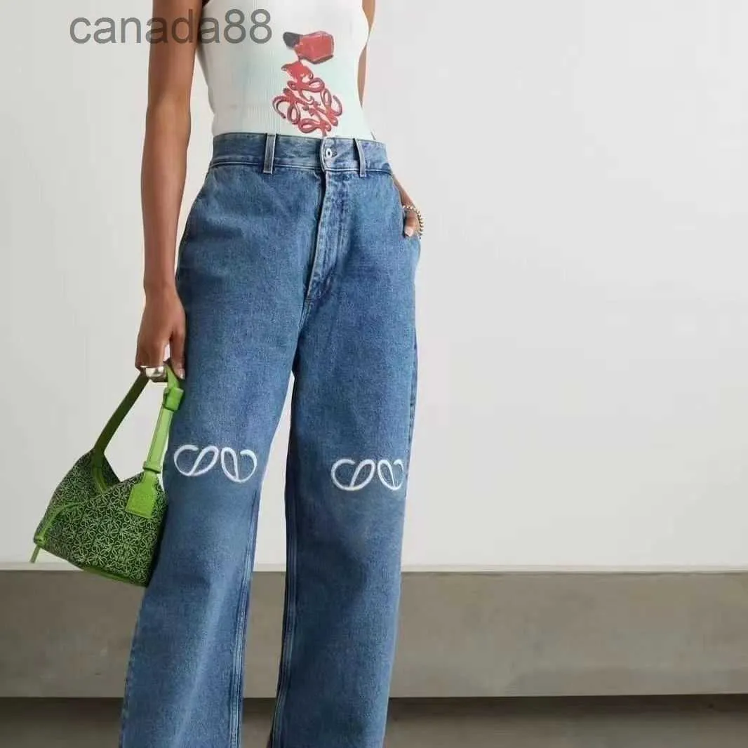 Designers kvinnor mode lyx loeeewewe jeans kvinnor gängade ihåliga bokstäver grafisk denim byxor avslappnad lång rak broder 705 d9mi