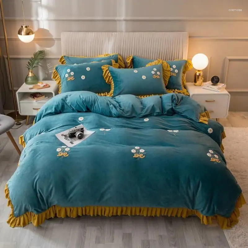 Set di biancheria da letto set di pizzo di lusso inverno inverno tessuto in velluto copripiumino foglio cuscino da cuscino super morbido da ricamo a fiori super morbido