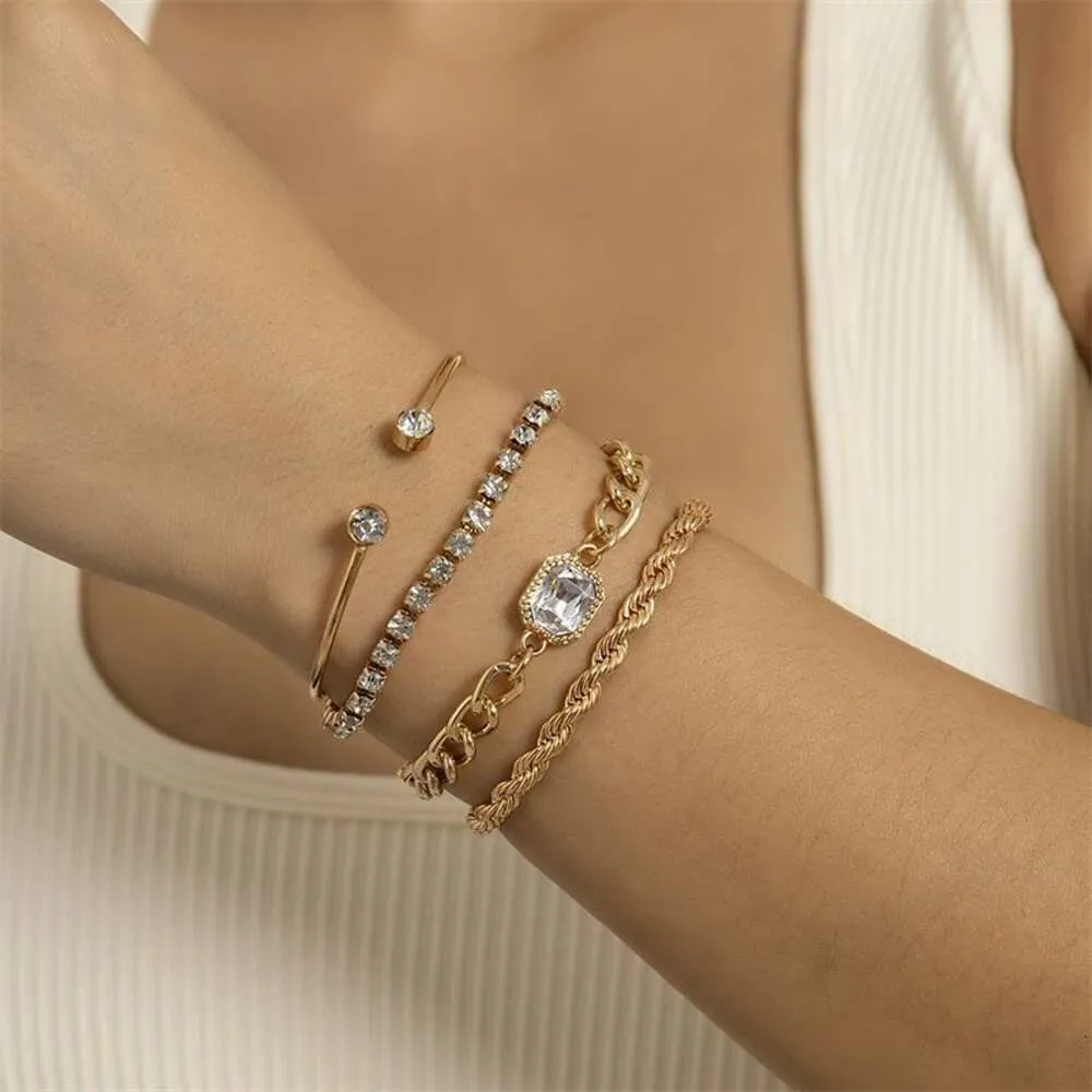 Kadın seti çok katmanlı kişiselleştirilmiş stil içi boş metal soğuk feng shui elmas çok yönlü zincir bileklik