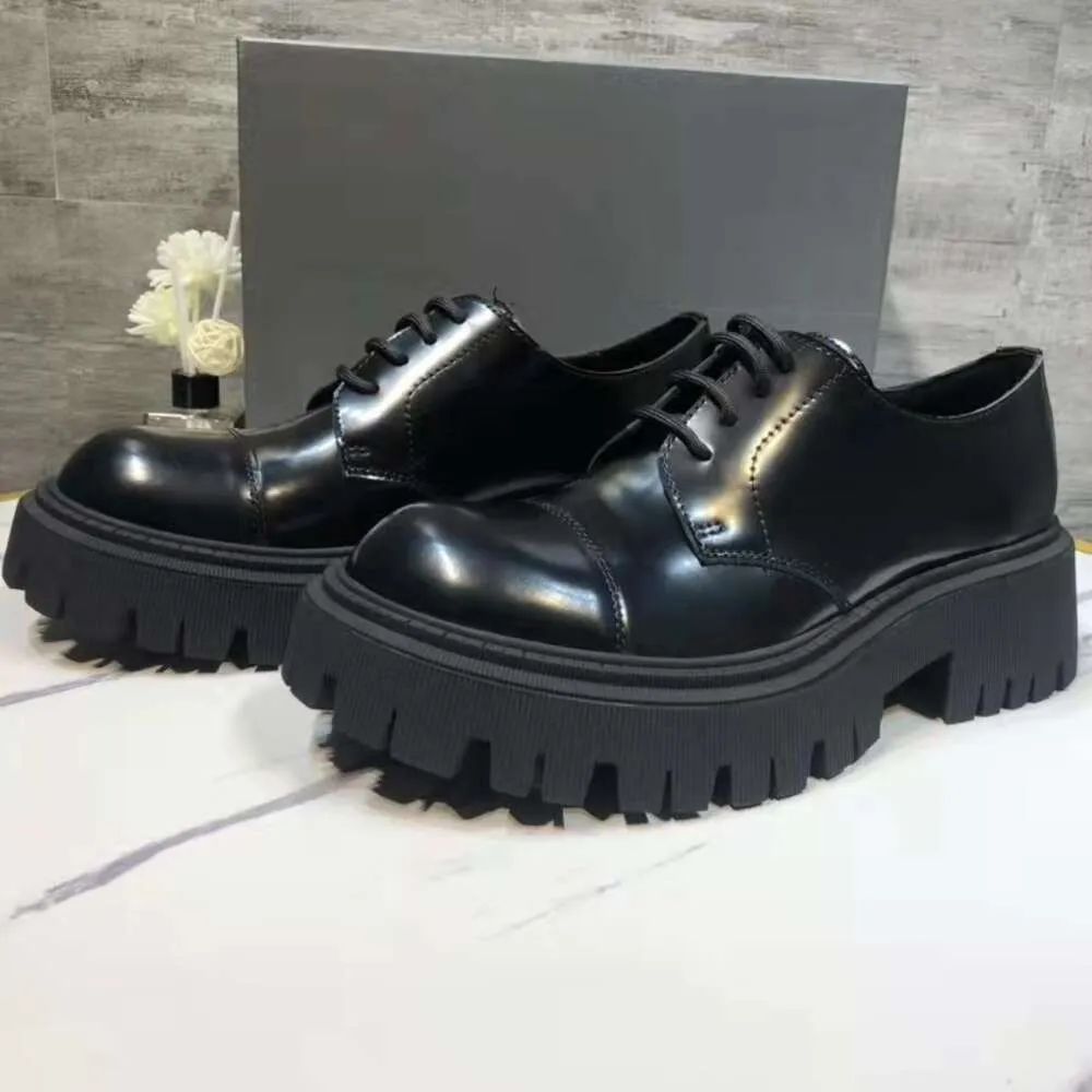 Paris Derby's High's High Set Dark British British British Family Big Head Leather Scarpe da donna Lace Up Pine Spesse mocassini