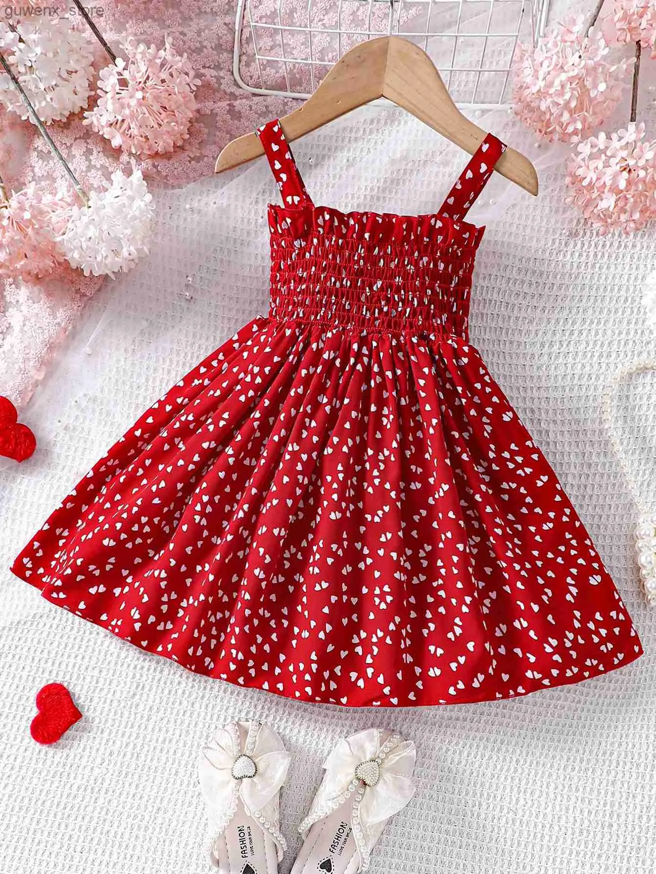 Girl's Dresses Summer New Girls Dress Korean version Fashionabla Romantic Little Love Cool Sundress 2-6 år gammal Y240415