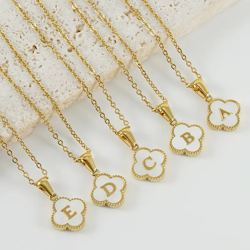 18 carats d'or 26 initiales Collier de pendentif personnalisé pour la fête accessoires de bijoux quotidiens pour les femmes Girl Wholesale Factory # 051
