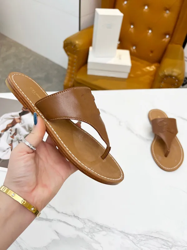 2024 Luxury slippers Designer Slipper Sandaal Women Man Platform geperforeerd sandaal gemaakt van transparant materiaal Modieuze sexy mooie zonnige strandvrouw 0409