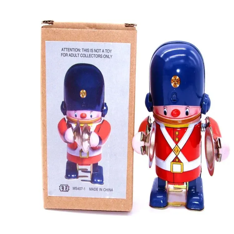 Collection classique amusante Retro Corloge-histoire Vente en métal Walking Tin Brass Military Band Robot Toy Jouets Mechanical Kids Gift 240401