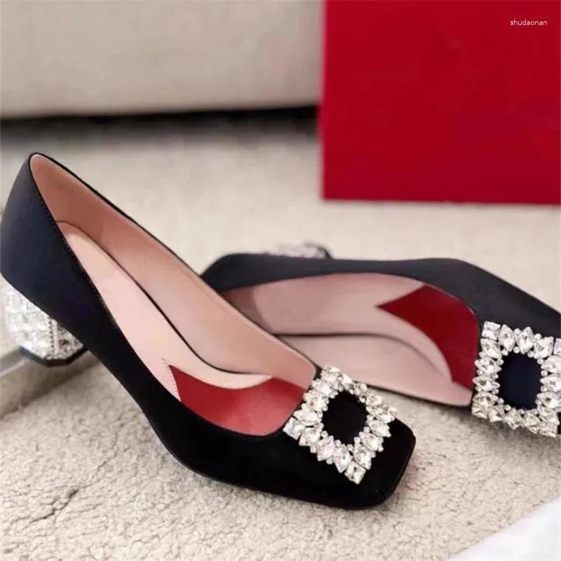 Chaussures habillées diamant boucle carrée orteil single pour les femmes en strass