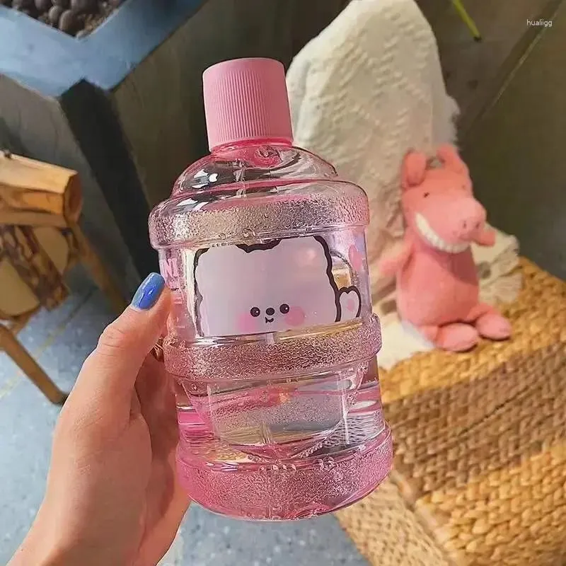 Les bouteilles d'eau portent un mini seau de bouteille créative mignon sport portable avec paille de paille à vélo de voyage en plastique Juice Drink Ware