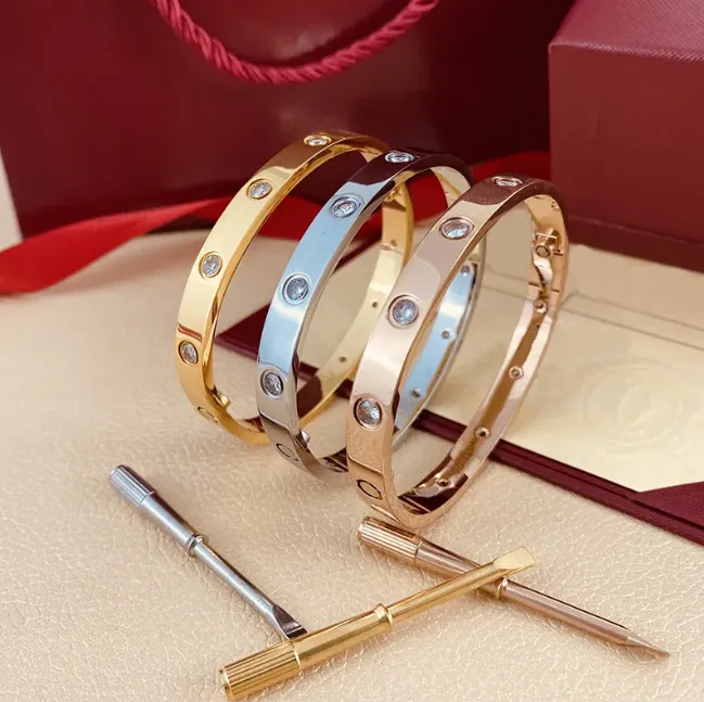 Bracelet de créateur de dames bracelet classique 18k or 17 mm 19 mm titanium en acier argenté couple bracelet manchette pour hommes et femmes usure de fête de haute qualité