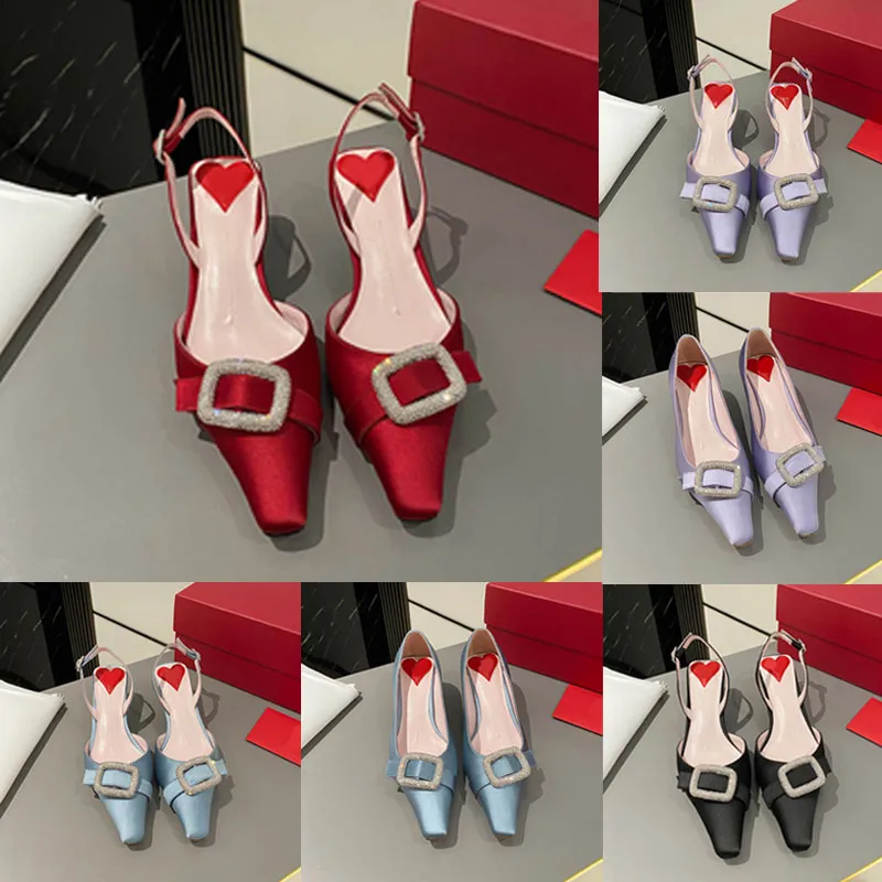 Bröllop brudskor kvinnor designer skor silk satin slingback pumpar båt kristall designer klackar middag sandaler toppkvalitet party klänning sandale hjärtformad innersula