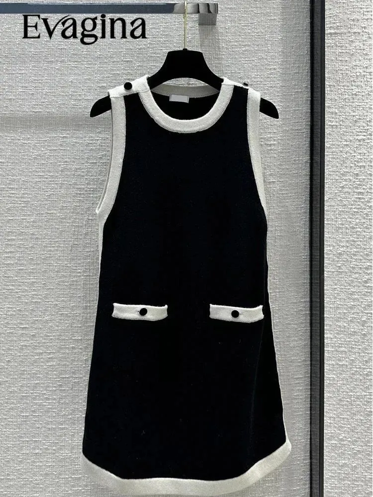 Robes décontractées Evagina Fashion Designer Summer Grey Color Cashmere Knitting Mini Robe Femme's O-Neck Sans manches Bouton Pocket Short