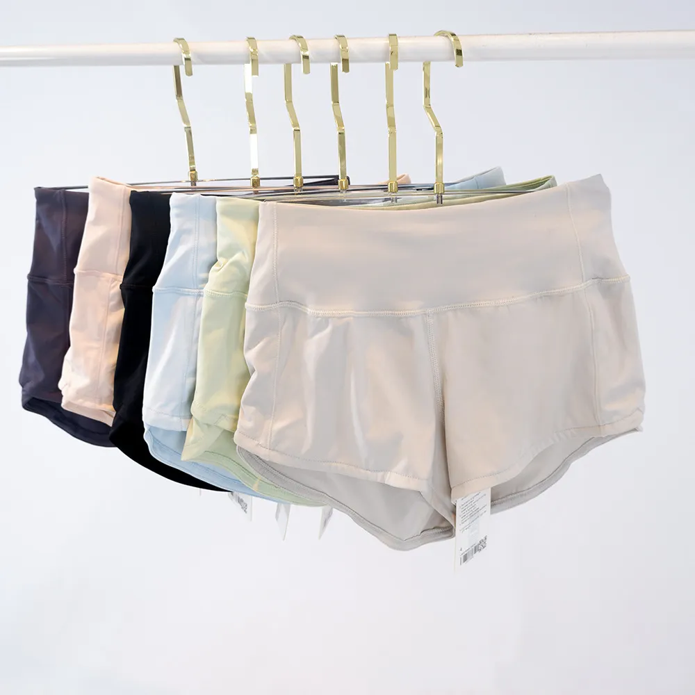 LL Yoga Shorts Kvinnor Cool 2,5 tum sportshorts Snabbtorkning Löst ridbyxor Cool cykelhorts för sommaren