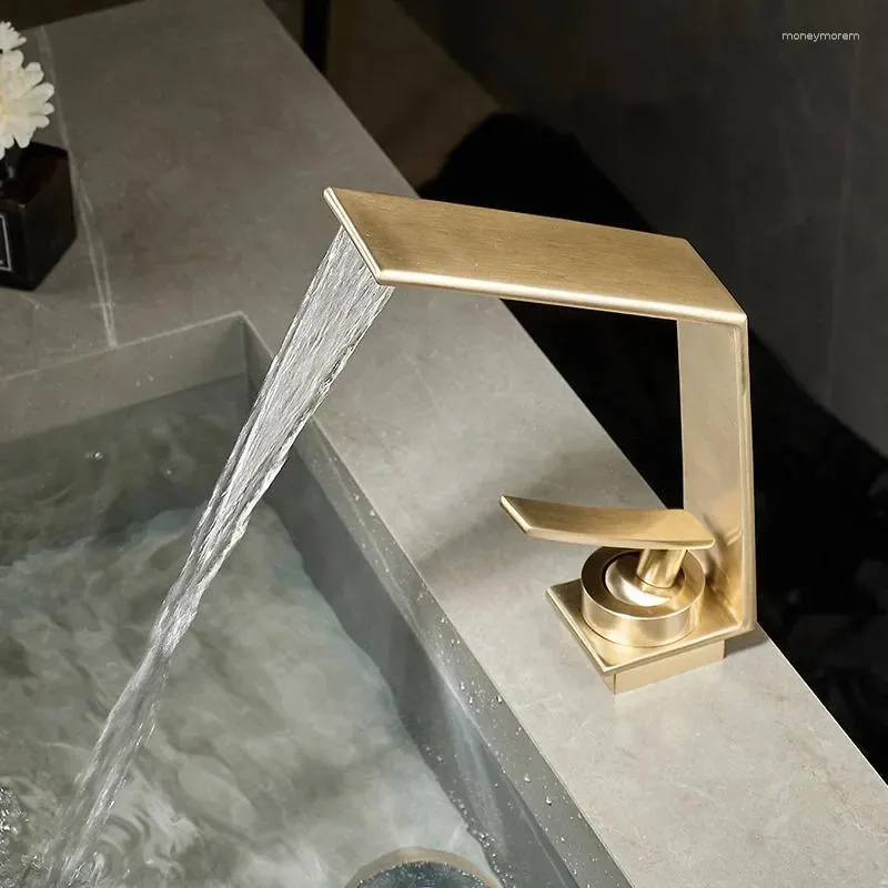 Torneiras de pia do banheiro Luxo contemporâneo Bacia de ouro escovado misturador de água fria cachoeira bico misturando torneiras de metal de lavagem