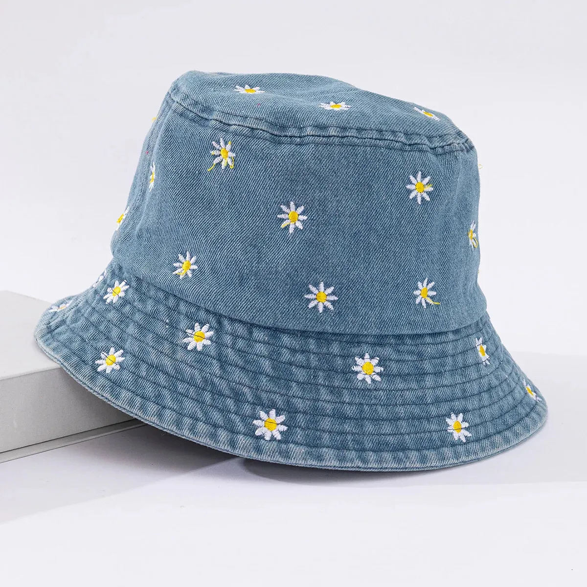 Little Daisy Broidered Fisherman Hat pour femmes à la mode printemps et en été polyvalente Sunshade et Sun Screw Show Small Face 240416