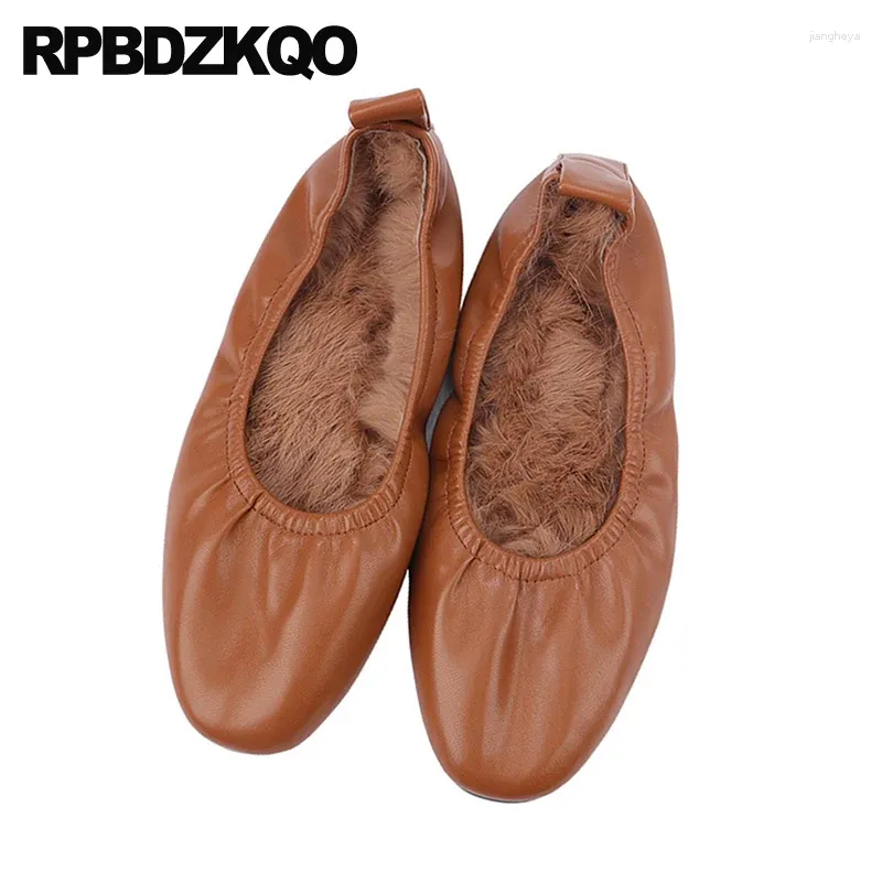 Freizeitschuhe Wohnungen großer Designerinnen Frauen Luxus 2024 China Damen runden Zehen Slip auf chinesischem Fell Pelzige Winter Brown 11 10 Rotwein