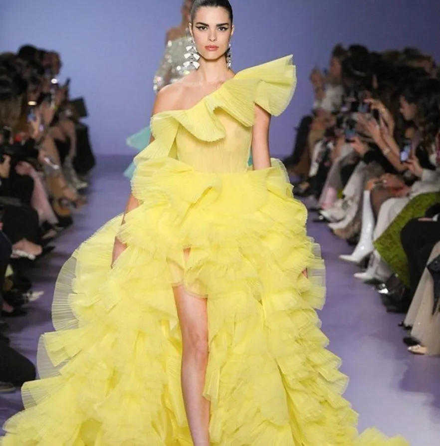 2021 Yellow Prom Dresses Hilo Tiersed Ruffles One Shoulder Evening Bowns Red Carpet Runway Fashion Party Dress2280370
