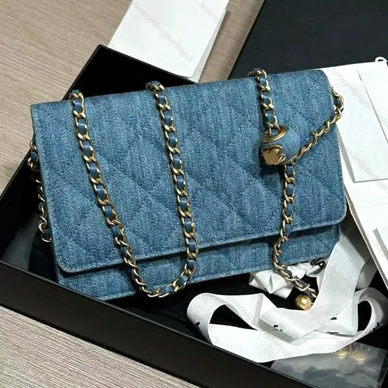 News Perlen Kettenbag Designer Umhängetasche Klassische Luxurys Handtaschen Bag Frau Einkaufstasche Leder Crossbody Tasche Denim Wallet Dinner Seiden Make -up -Taschen